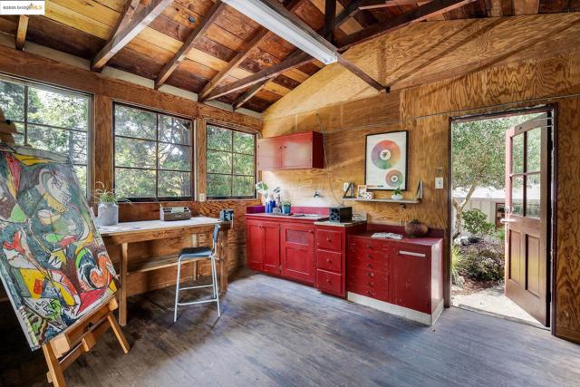 2976 Joaquin Miller Rd, Oakland CA: https://media.crmls.org/mediaz/fba26539-63cf-4555-9290-43ab7d63a262.jpg