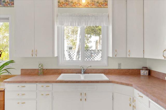 728 Spruce Avenue, Pacific Grove CA: https://media.crmls.org/mediaz/fba29088-7ae8-45ae-b4f7-2e7614e18be0.jpg