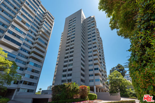 865 Comstock Avenue, Los Angeles CA: https://media.crmls.org/mediaz/fba2b0ef-492c-4b7a-88e1-be7a299bf31c.jpg