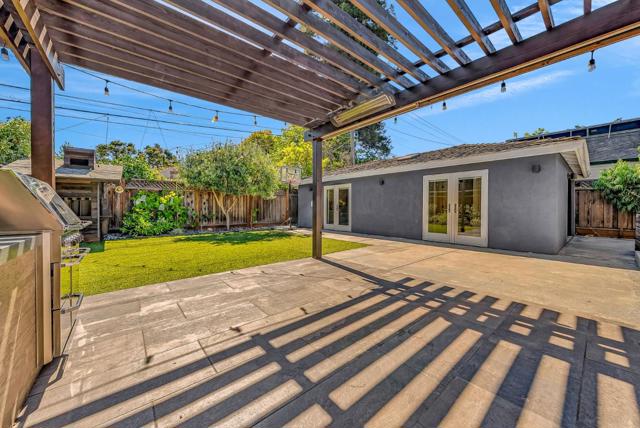 1024 Berkeley Avenue, Menlo Park CA: https://media.crmls.org/mediaz/fba2e08e-65e6-4e7a-b6df-2957c6d3f337.jpg