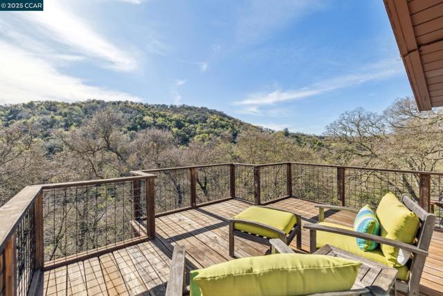 2160 Ridgewood Rd, Alamo CA: https://media.crmls.org/mediaz/fba30ff6-f628-4fd4-a9a1-0239cdbf905b.jpg