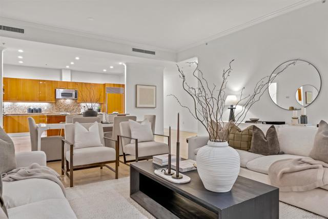 550 Front St, San Diego CA: https://media.crmls.org/mediaz/fba34793-12d4-412d-adf3-d97777c313dd.jpg