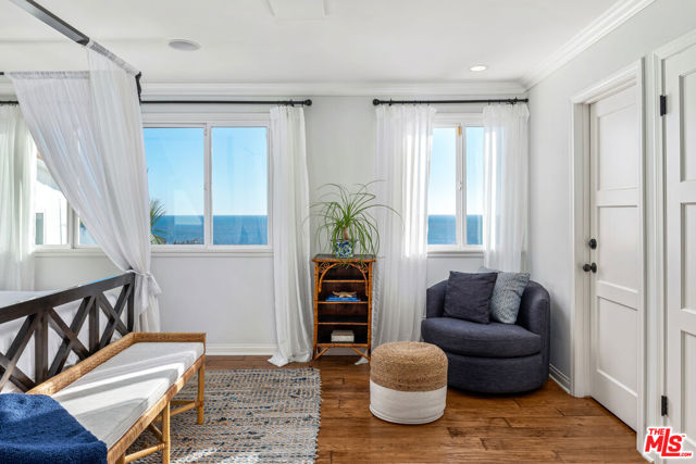 31658 Broad Beach Road, Malibu CA: https://media.crmls.org/mediaz/fba51775-0fdc-4294-995f-85d2b549007f.jpg