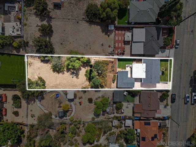 2039 Winnett St, San Diego CA: https://media.crmls.org/mediaz/fba556ba-986c-4ef4-931b-f8e763b4290d.jpg
