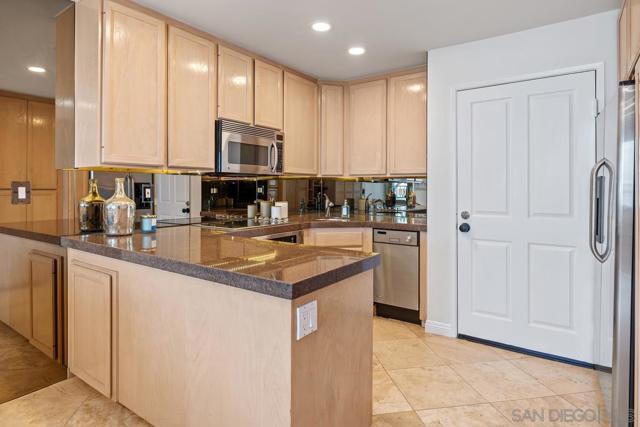 1562 Camino Del Mar, Del Mar CA: https://media.crmls.org/mediaz/fba5bcc7-a7e1-4a4a-86f1-14df5dbeeed0.jpg