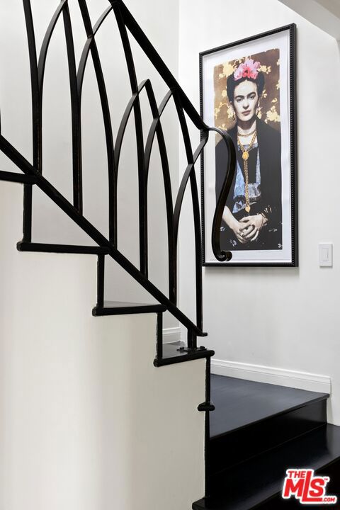 2860 Hollyridge Drive, Los Angeles CA: https://media.crmls.org/mediaz/fba5d3ca-bd18-4f8d-9c9f-f164e4bd52a1.jpg