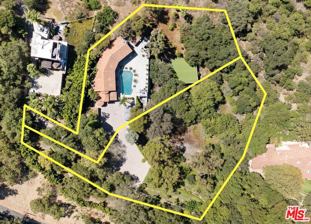 13355 Mulholland Drive — Mediterranean