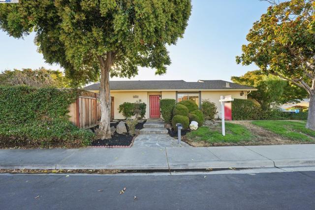 33177 Quail Drive, Union City CA: https://media.crmls.org/mediaz/fba6741c-5e8c-4d7a-9e68-e41b23559729.jpg