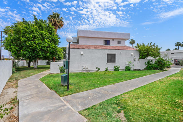 34324 Laura Way, Rancho Mirage CA: https://media.crmls.org/mediaz/fba6b314-c15b-4aad-92e0-dc1e3caa6819.jpg