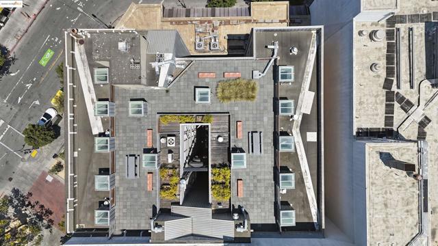 83 McAllister St, San Francisco CA: https://media.crmls.org/mediaz/fba6dc50-96f3-4798-8807-80ab42451227.jpg