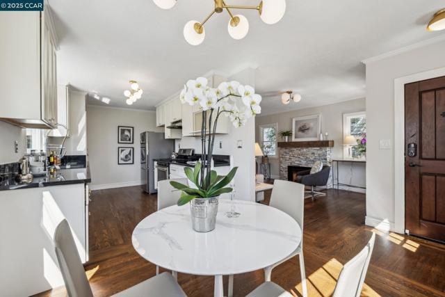 3036 Delaware St, Oakland CA: https://media.crmls.org/mediaz/fba76911-1579-468f-b982-b80a032a7f9e.jpg