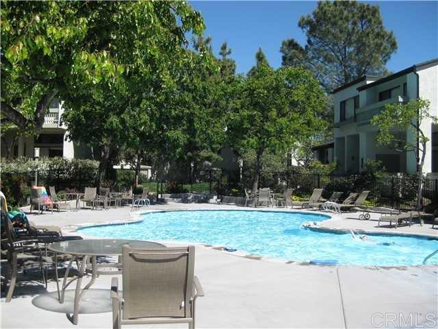 Detail Gallery Image 14 of 16 For 3272 via Alicante, La Jolla,  CA 92037 - 3 Beds | 2/1 Baths