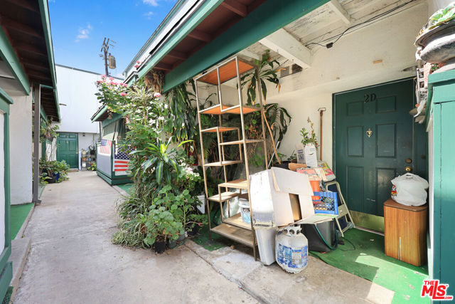 500 S 6th Street, Montebello CA: https://media.crmls.org/mediaz/fba8f366-ee8d-4f4a-8328-3f66aab924b9.jpg