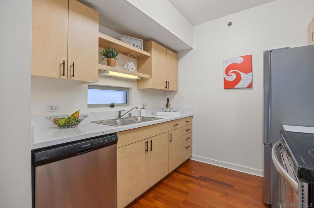 425 W Beech Street - photo 11