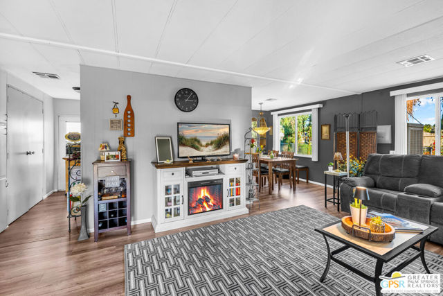 7 Lincoln, Cathedral City CA: https://media.crmls.org/mediaz/fba96fcf-1e31-4173-9869-0e5cf8206d52.jpg