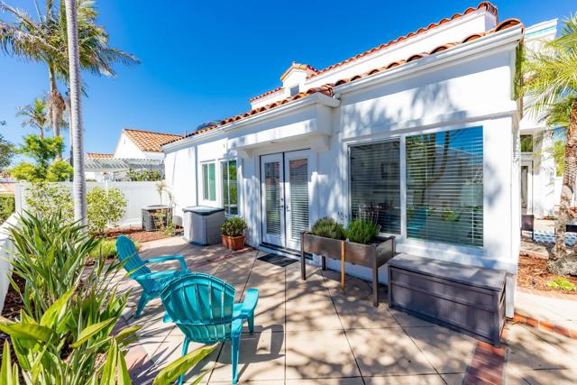 4963 Lamia way, Oceanside CA: https://media.crmls.org/mediaz/fba9b500-ac23-4c3d-9d0b-8e2f3947e3df.jpg