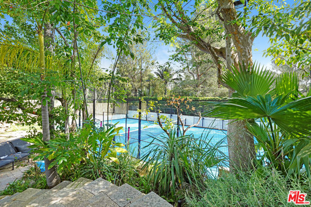 9451 Sunset Boulevard, Beverly Hills CA: https://media.crmls.org/mediaz/fba9b7c7-bd20-4b17-9c54-42841f02f34e.jpg