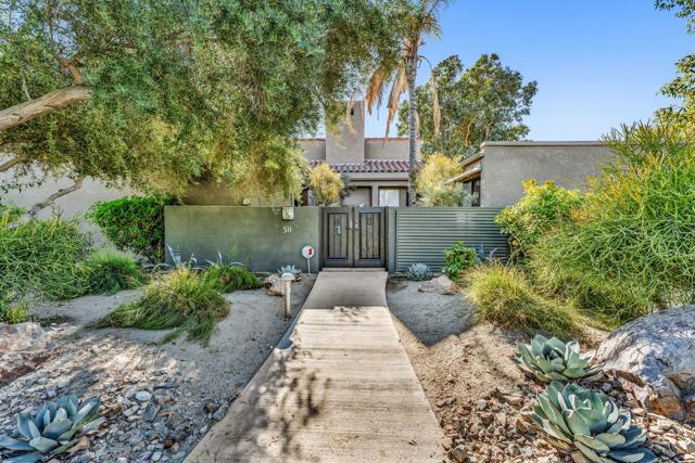 511 Desert West Drive, Rancho Mirage CA: https://media.crmls.org/mediaz/fbaa1840-76a8-4adf-ac0c-e8b336acde88.jpg