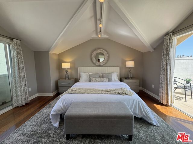 844 3rd Street, Santa Monica CA: https://media.crmls.org/mediaz/fbaa3dda-6d3a-4e72-8bd8-696e719ed36f.jpg