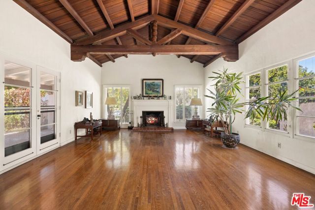 313 S Peck Drive, Beverly Hills CA: https://media.crmls.org/mediaz/fbab80c4-7c51-4701-b13f-77b83819432b.jpg