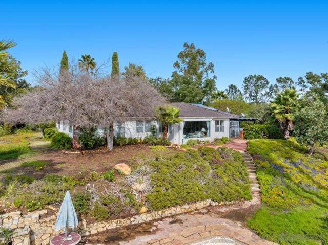16574 Zumaque, Rancho Santa Fe CA: https://media.crmls.org/mediaz/fbab936a-2df2-4b9e-9a86-78954d16c5f9.jpg