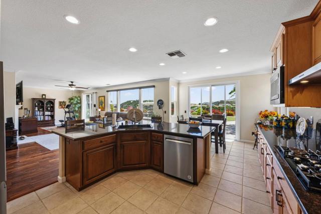 531 Via Vaquero Sur, San Juan Bautista CA: https://media.crmls.org/mediaz/fbac37bd-d937-4e90-87de-f7fca6688ef5.jpg