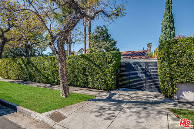739 Crescent Heights Boulevard, Los Angeles, California 90046, 2 Bedrooms Bedrooms, ,2 BathroomsBathrooms,Single Family Residence,For Sale,Crescent Heights,24384937