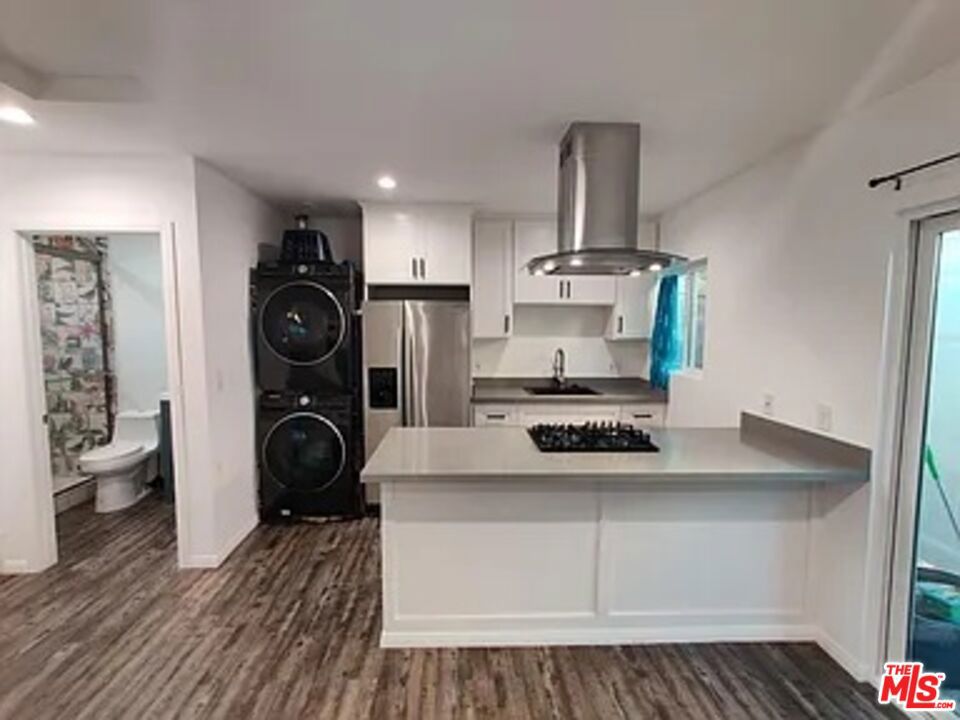 https://media.crmls.org/mediaz/fbac89df-9ea7-4164-8356-93f6ef92c963.jpg?preset=X-Large