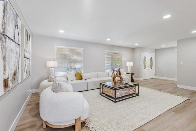 2531 Willowren Way, Pleasanton CA: https://media.crmls.org/mediaz/fbacf52d-b3a8-493d-a46b-74647d141be1.jpg