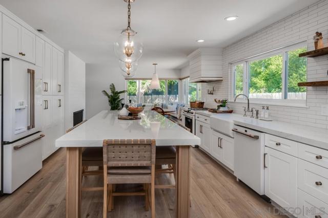 7634 Flag Lake, San Diego CA: https://media.crmls.org/mediaz/fbacfe33-8402-42a7-81ea-b8b105240aa2.jpg