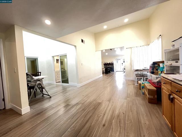 120 Bonita Ct, Rodeo CA: https://media.crmls.org/mediaz/fbad39b1-060e-47b3-8c0d-ad27afcc2b6d.jpg