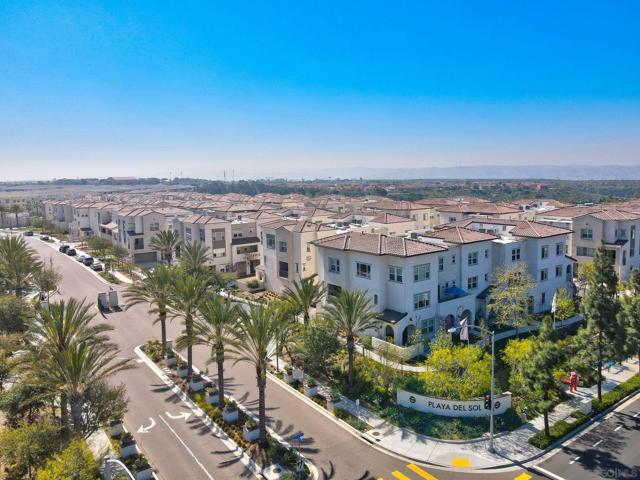 5405 Calle Sand Arch, San Diego CA: https://media.crmls.org/mediaz/fbae413a-d4b4-464c-b9f0-deffccfc962a.jpg