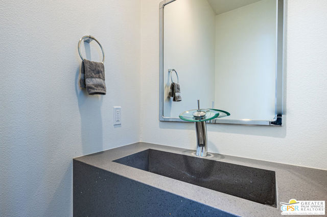 3770 Torito Circle, Palm Springs CA: https://media.crmls.org/mediaz/fbae7533-98b1-46f9-aec0-6793b8b02230.jpg