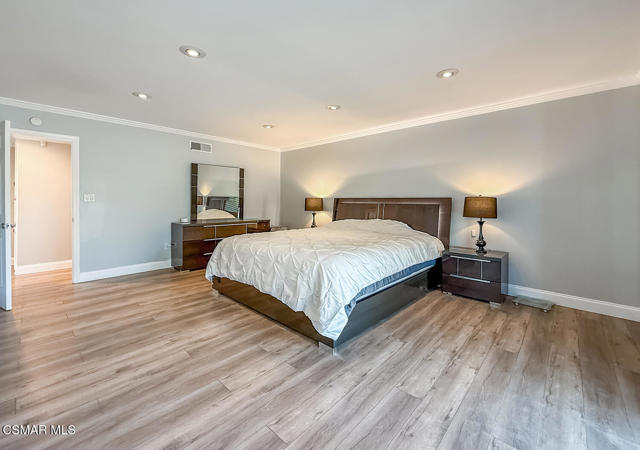 23225 Cass Avenue, Woodland Hills CA: https://media.crmls.org/mediaz/fbaea3de-8c3b-46b1-a698-e02f827c0052.jpg
