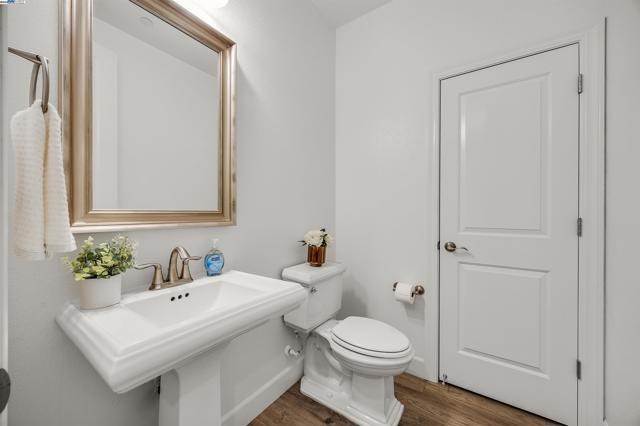2288 Jessica Way, Tracy CA: https://media.crmls.org/mediaz/fbaef735-2e45-4bef-870e-9a49c4a6c180.jpg