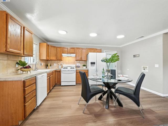 80 Pickford Ave, San Jose CA: https://media.crmls.org/mediaz/fbaf0ce8-8f7b-48f0-81f1-71f7bc1bf65c.jpg