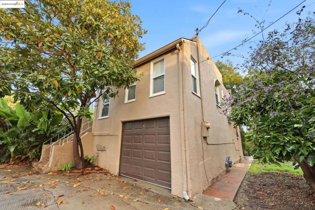 2430 27th Ave Unit D, Oakland CA: https://media.crmls.org/mediaz/fbaf5c8e-a8b9-488b-8f4f-8d56699d38df.jpg
