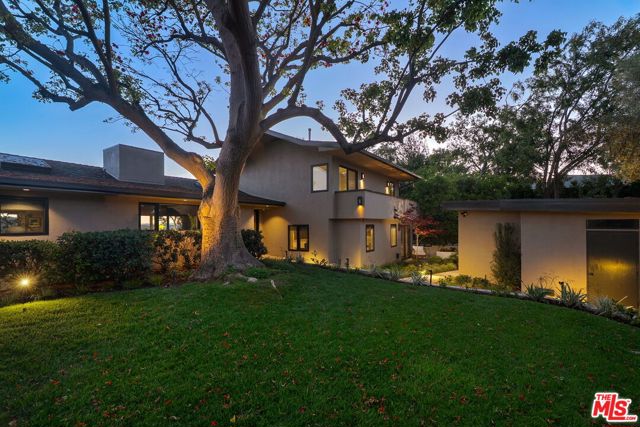 7840 Torreyson Drive, Los Angeles CA: https://media.crmls.org/mediaz/fbafcd25-8440-48be-a3bd-302c348f199e.jpg