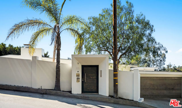 7470 Woodrow Wilson Drive, Los Angeles CA: https://media.crmls.org/mediaz/fbb06914-276a-44dd-9839-2e871c2e450a.jpg