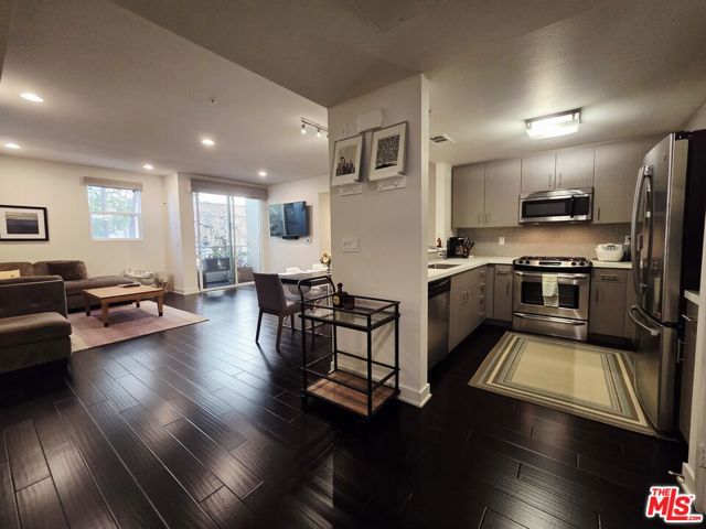 436 S Virgil Avenue, Los Angeles CA: https://media.crmls.org/mediaz/fbb07b18-10c5-408e-a747-632a37ec2b32.jpg