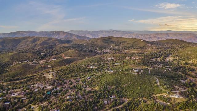 35465 Sunset Lane, Julian CA: https://media.crmls.org/mediaz/fbb082aa-0d40-4f92-b43c-c0903ca90aa5.jpg