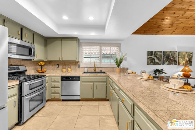 1425 E Luna Way, Palm Springs CA: https://media.crmls.org/mediaz/fbb111f0-33f6-423f-ab2d-72830fe477c1.jpg