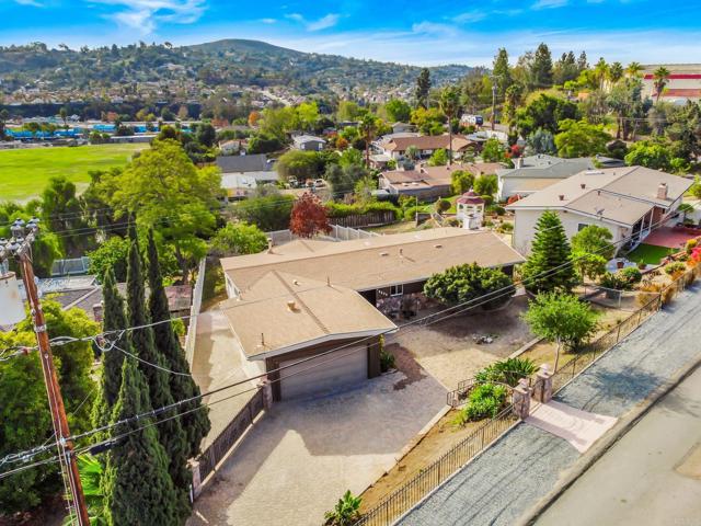 3925 Rogers Rd, Spring Valley CA: https://media.crmls.org/mediaz/fbb12a44-935b-4f3b-b6bb-1a8521e78cd9.jpg