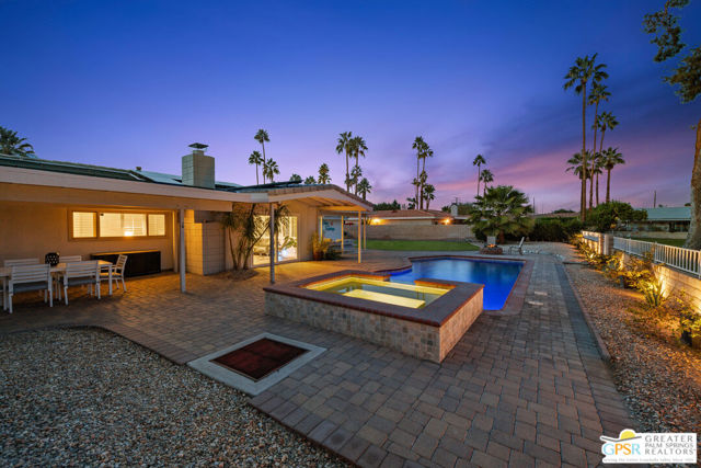 2002 S Bobolink Lane, Palm Springs CA: https://media.crmls.org/mediaz/fbb156fb-1331-4e3f-a458-44f1e106eb26.jpg