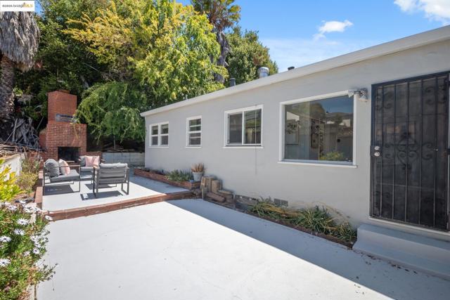 18628 Madison Ave, Castro Valley CA: https://media.crmls.org/mediaz/fbb19eb6-d619-4912-9deb-5dab7f9e6fb8.jpg