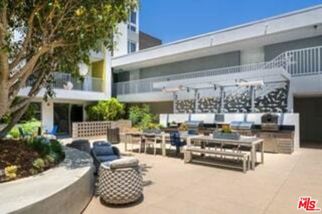 7141 Santa Monica Boulevard, West Hollywood CA: https://media.crmls.org/mediaz/fbb1f4e0-e305-41f7-94ed-8e489dc36397.jpg
