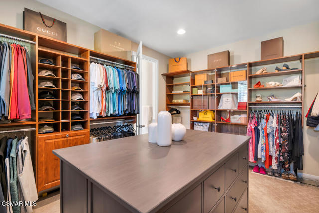 5715 Calais Court, Calabasas CA: https://media.crmls.org/mediaz/fbb1fa75-3f27-4c44-852d-83beb30db294.jpg