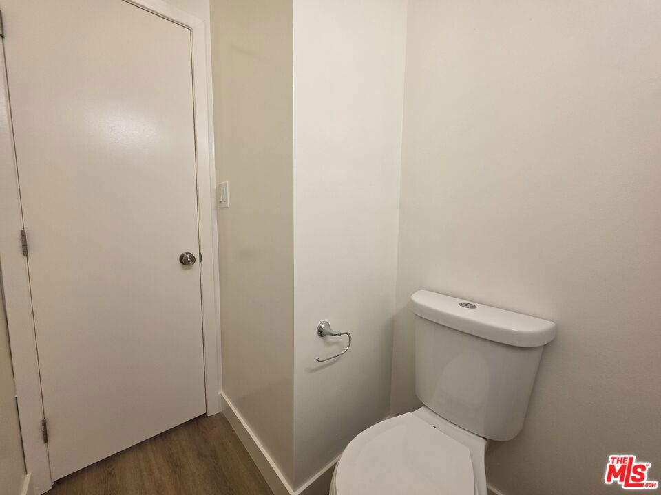 https://media.crmls.org/mediaz/fbb20cf7-a1e4-490b-8442-dff56e3d9fe5.jpg?preset=X-Large