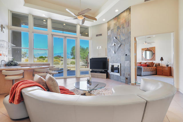 36 Merill Drive, Palm Desert CA: https://media.crmls.org/mediaz/fbb35384-4427-49f6-91de-98d1d8b5e6b5.jpg