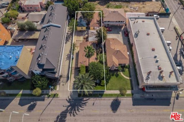 112 S Eucalyptus Avenue, Inglewood CA: https://media.crmls.org/mediaz/fbb3a83c-42ec-4498-8d17-e5c038a2df64.jpg